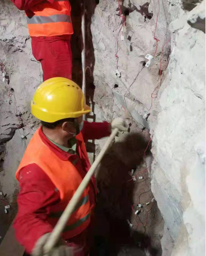 青島地鐵四號線江泰區間聯絡通道爆破工程